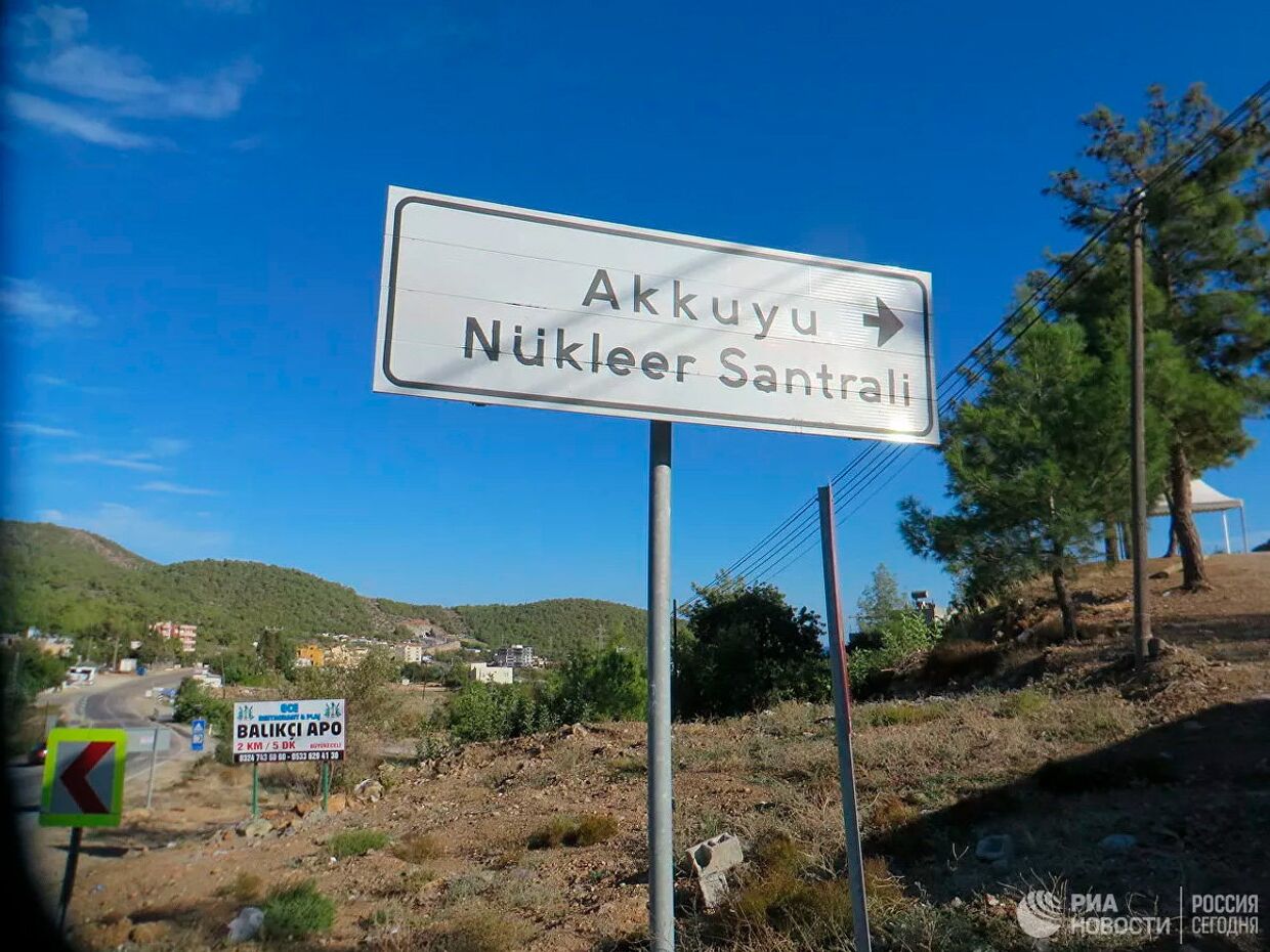 Указател на место строительства АЭС Аккую по российскому проекту на юге Турции. Архивное фото