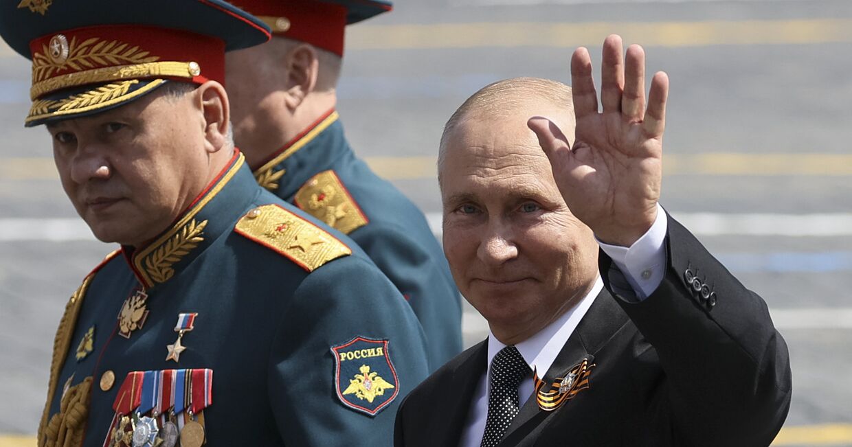 Президент РФ В. Путин принял участие в военном параде в ознаменование 75-летия Победы