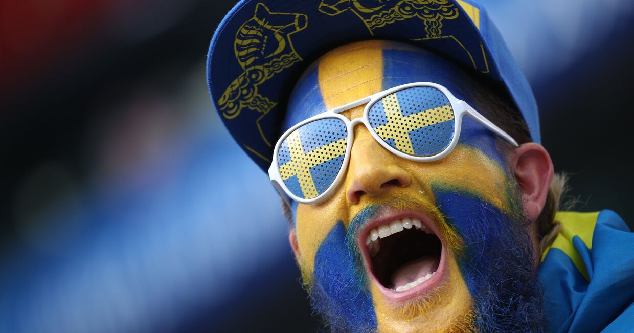 Болельщик сборной Швеции перед началом матча 1/4 финала Чемпионата мира по футболу в России