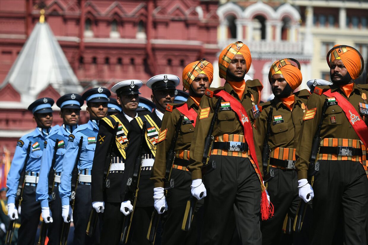 Военнослужащие армии Индии во время военного парадана Красной площади в Москве