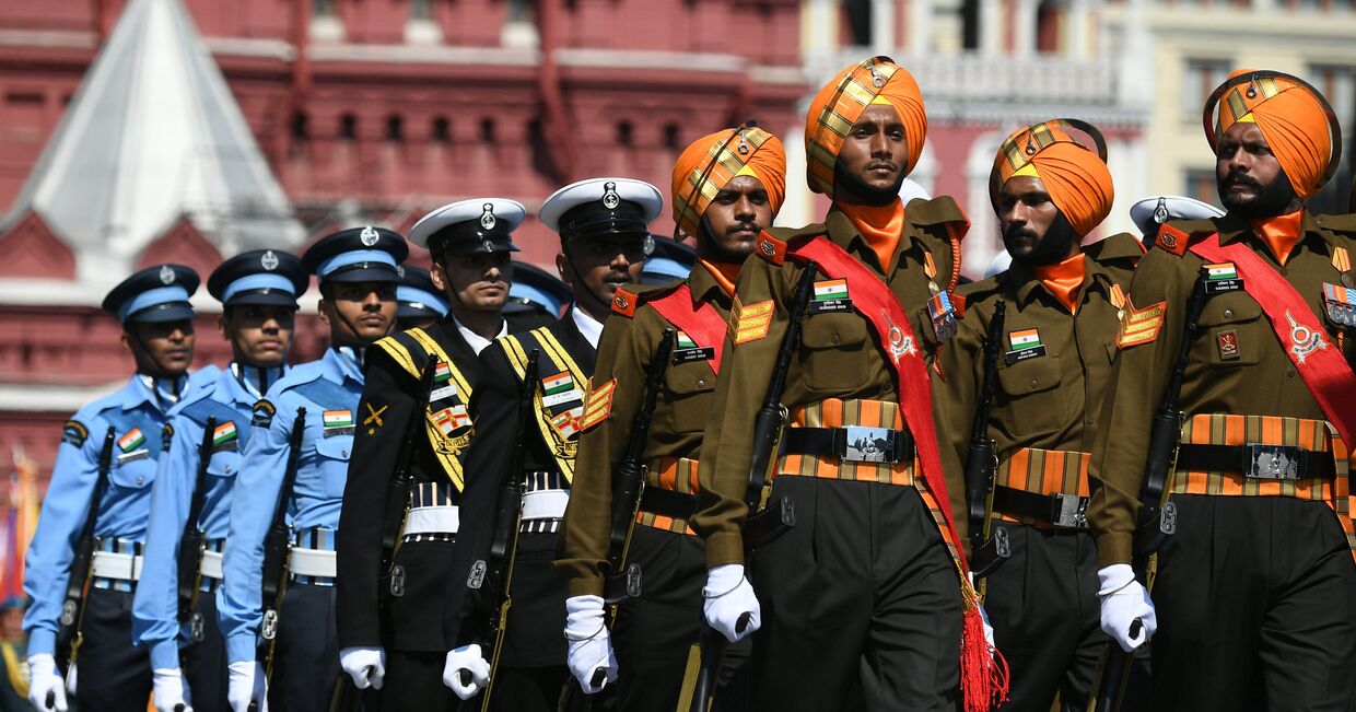 Военнослужащие армии Индии во время военного парадана Красной площади в Москве
