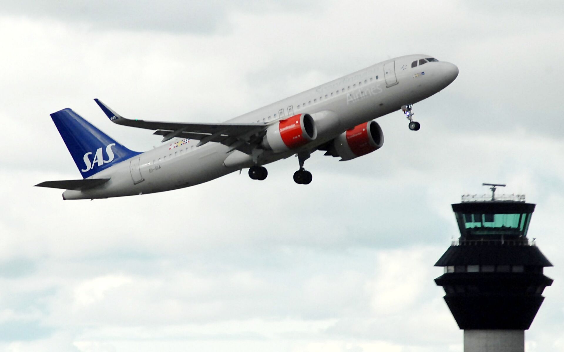 Самолет SAS на взлете в аэропорту - ИноСМИ, 1920, 01.04.2026