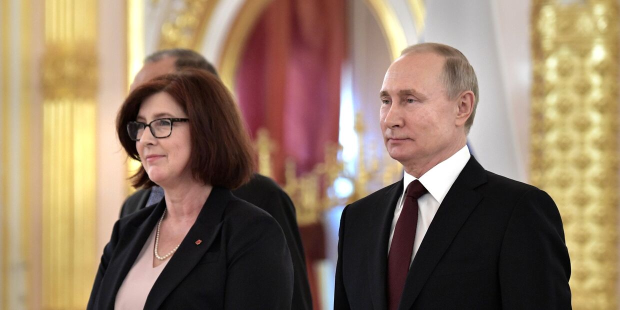Президент РФ Владимир Путин принял верительные грамоты у посла Канады госпожи Элисон Леклэр 5 февраля 2020 года