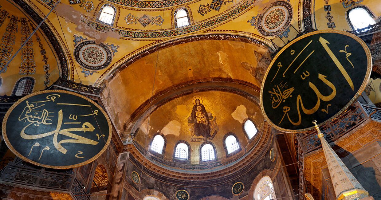 Экстерьер собора Святой Софии в Стамбуле, Турция