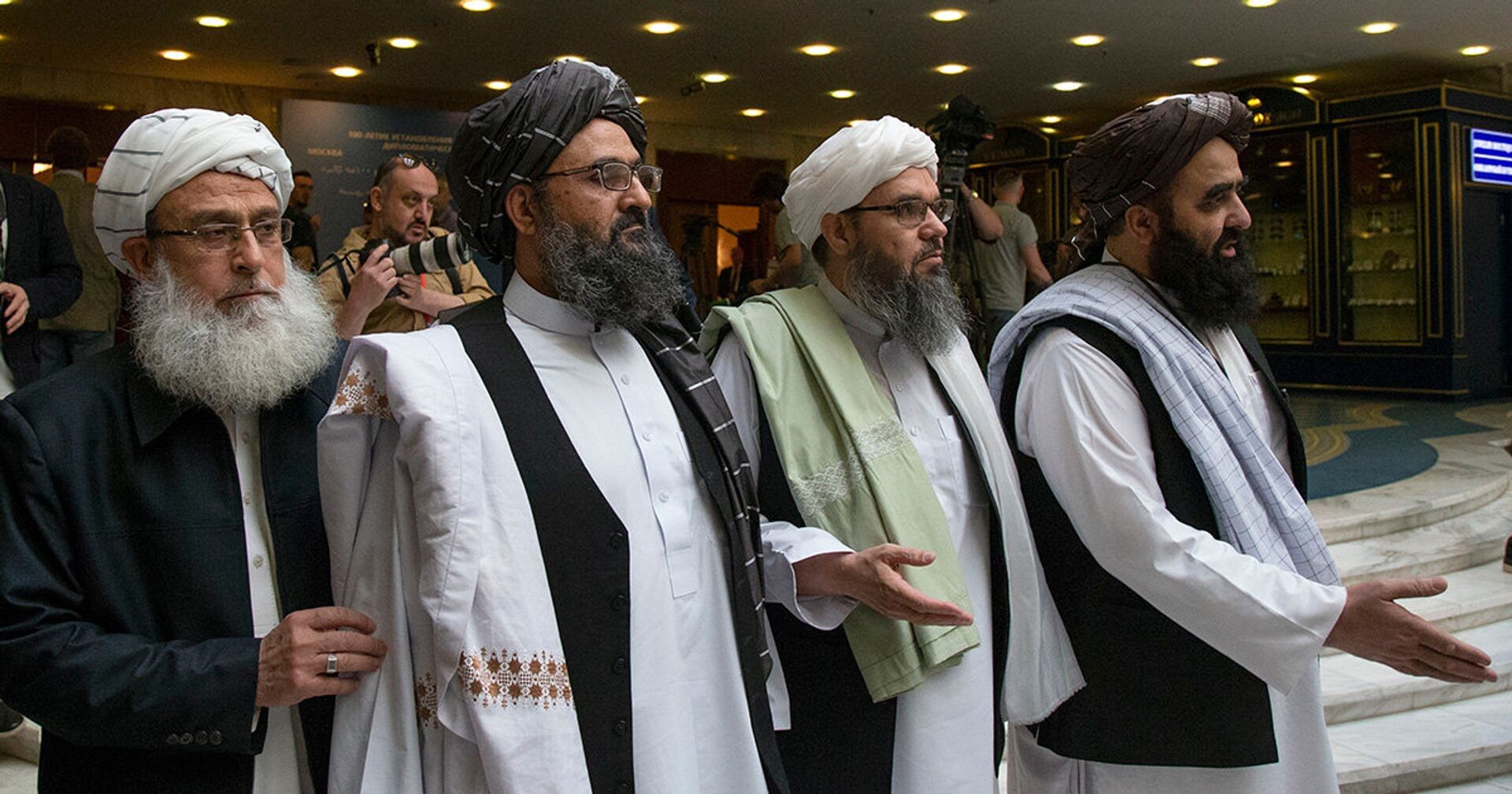 Мулла Абдул Гани Барадар с членами делегации талибов во время переговоров в Москве - ИноСМИ, 1920, 08.10.2021