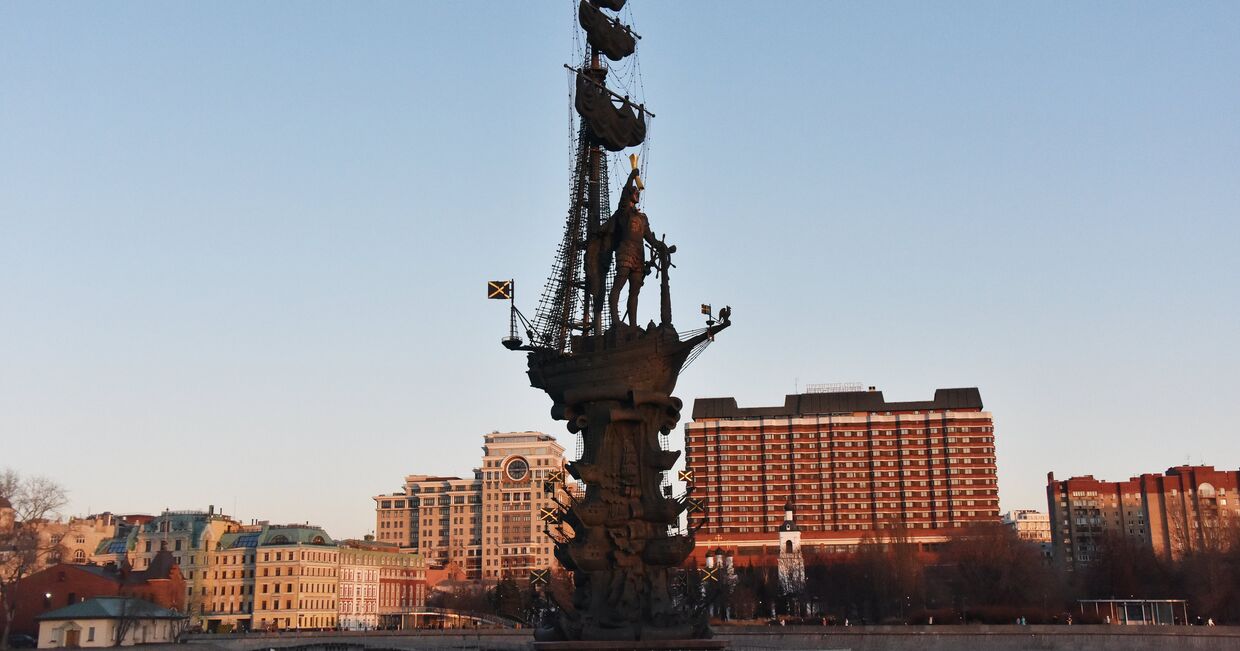 Памятник В ознаменование 300-летия Российского флота
