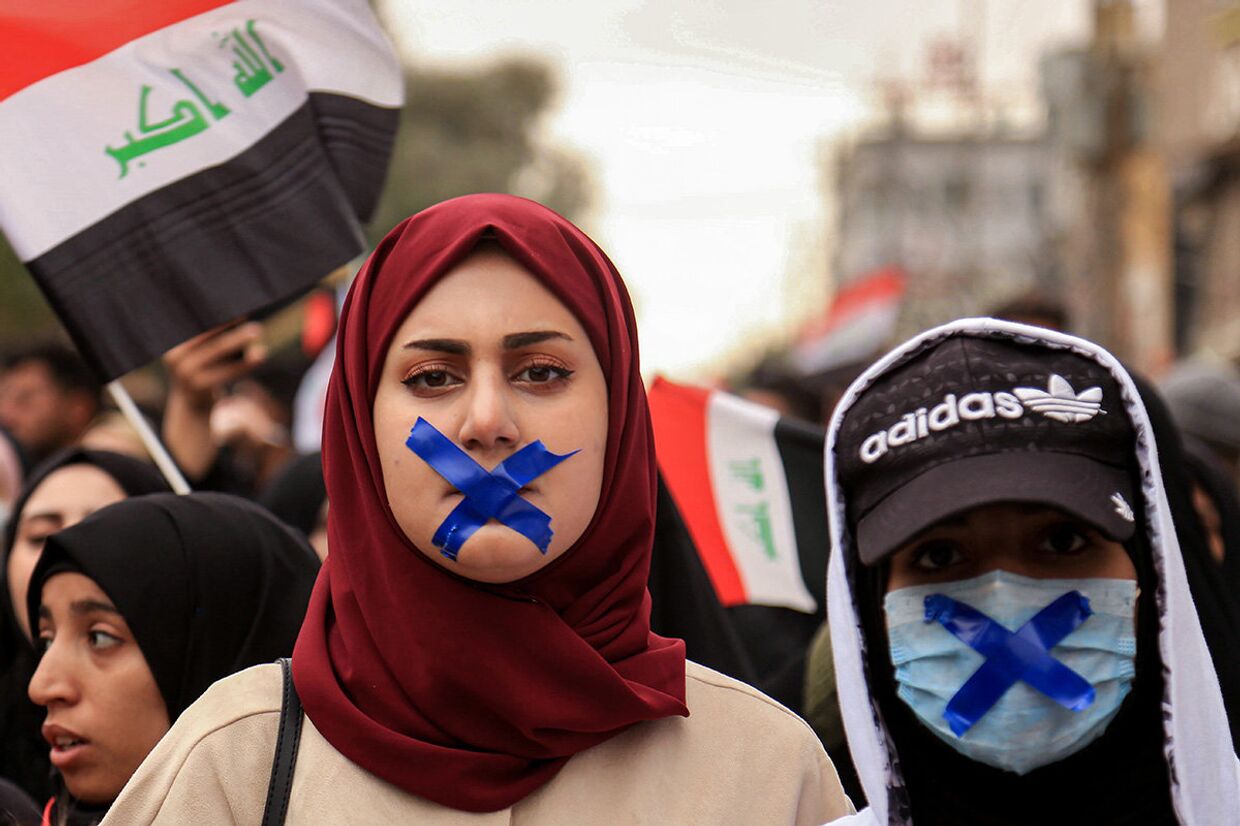Участники антиправительственной демонстрации в Кербеле, Ирак