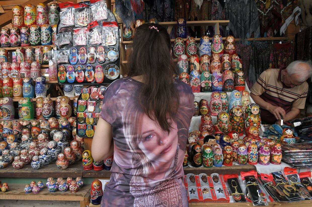 Продажа сувениров в Измайловском Кремле в Москве