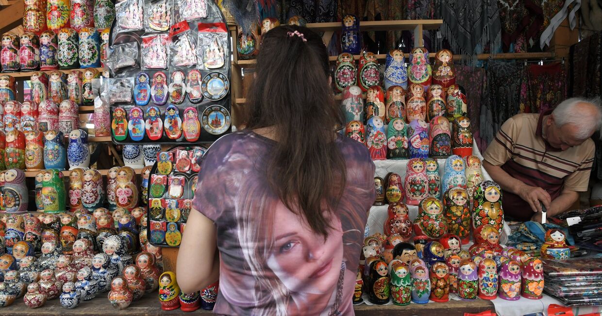 Продажа сувениров в Измайловском Кремле в Москве