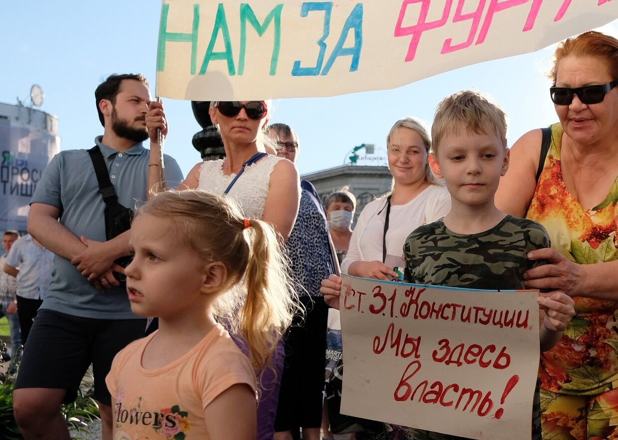 Акция протеста после назначения врио губернатора Хабаровского края М. Дегтярева