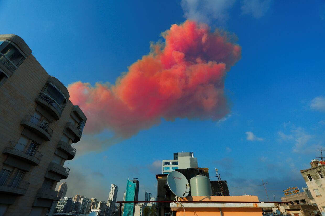 Дым после взрыва в Бейруте
