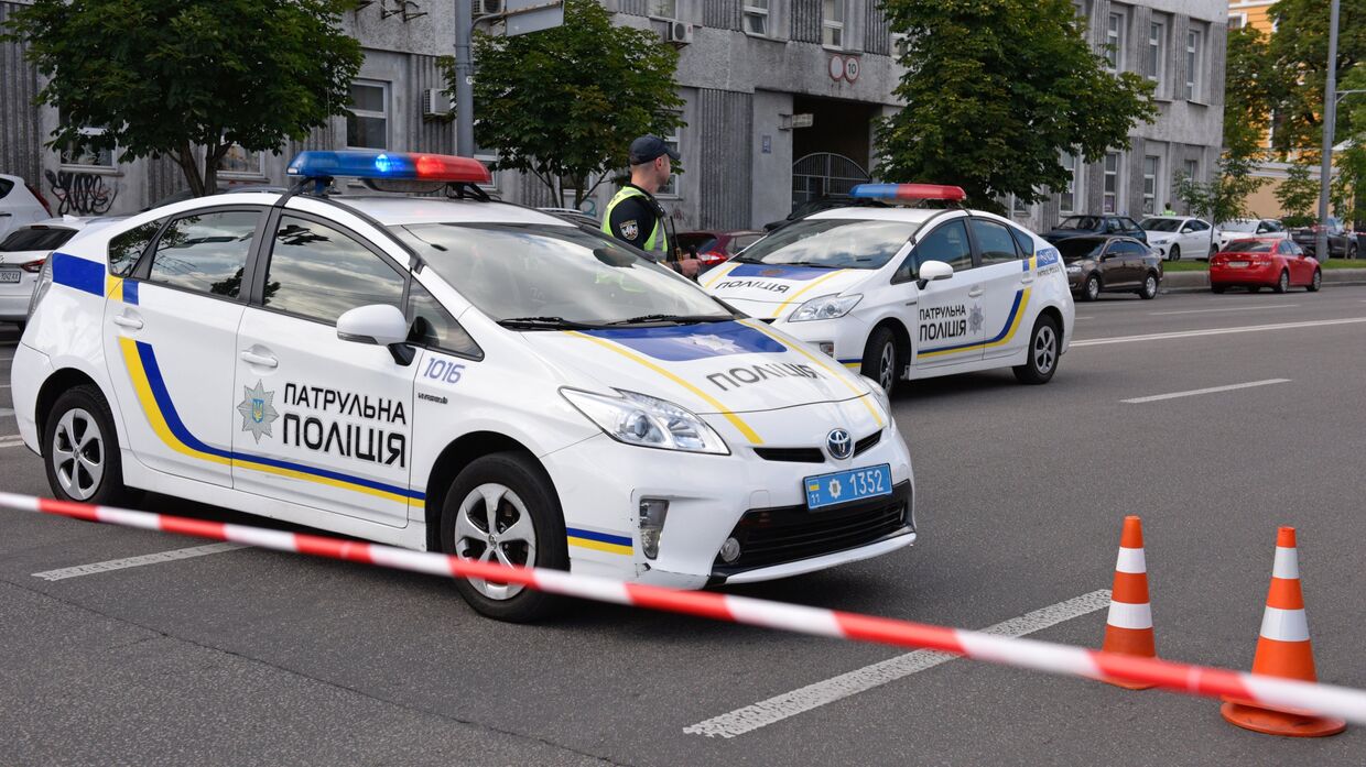 Неизвестный угрожает взорвать бомбу в банке в центре Киева