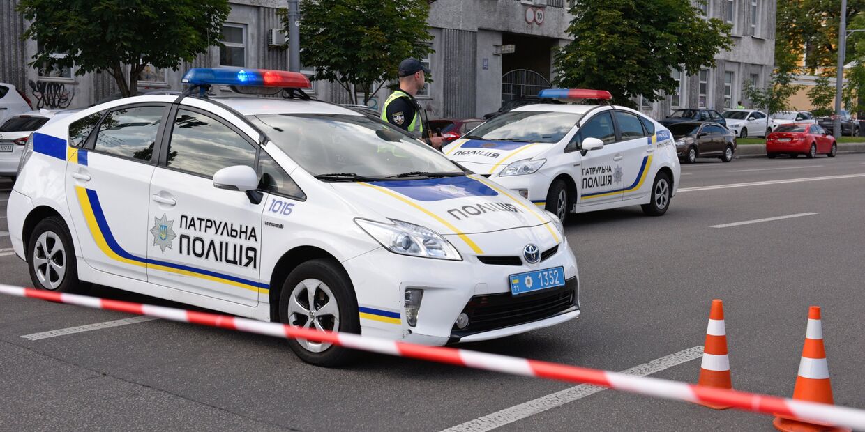 Неизвестный угрожает взорвать бомбу в банке в центре Киева