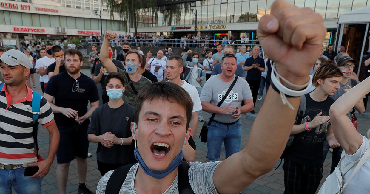 Участники акций протеста в Минске, Белоруссия
