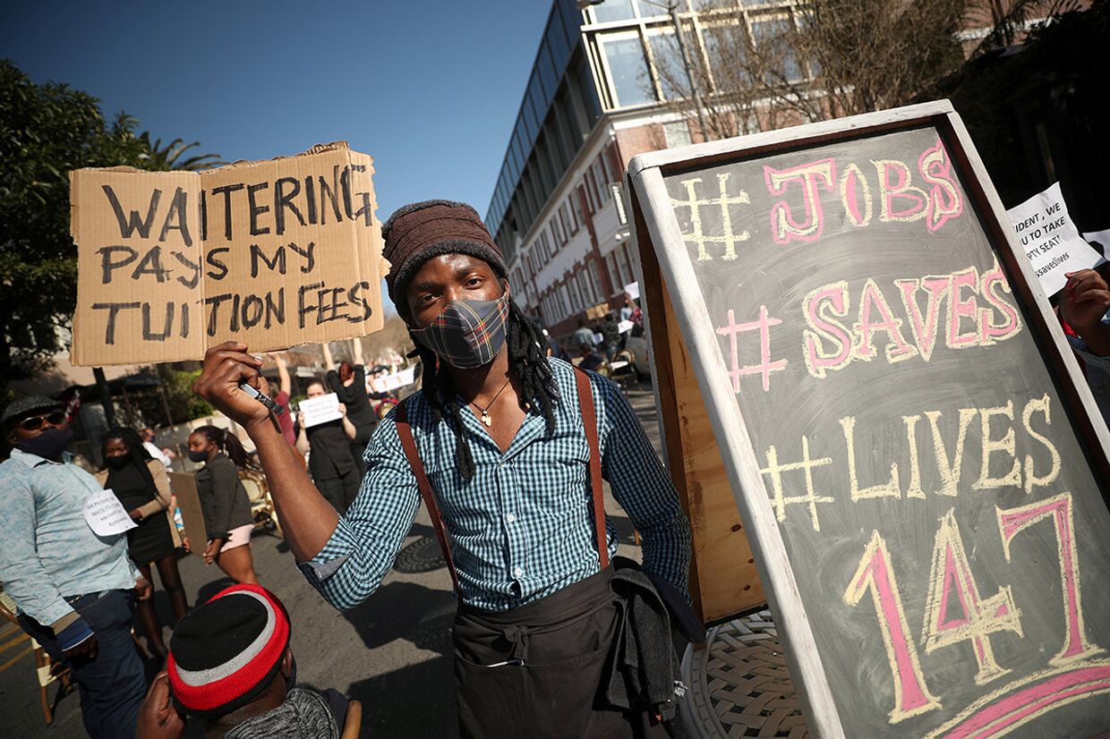 Участники акции протеста в Кейптауне, Южная Африка