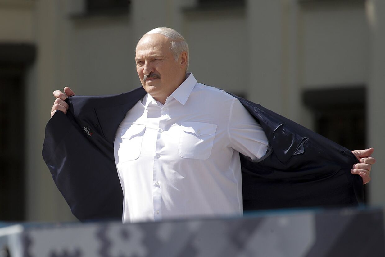 Президент Белоруссии Александр Лукашенко выступает на митинге в Минске