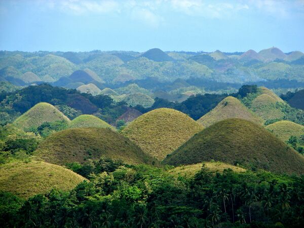 Шоколадные холмы в филиппинской провинции Бохоль