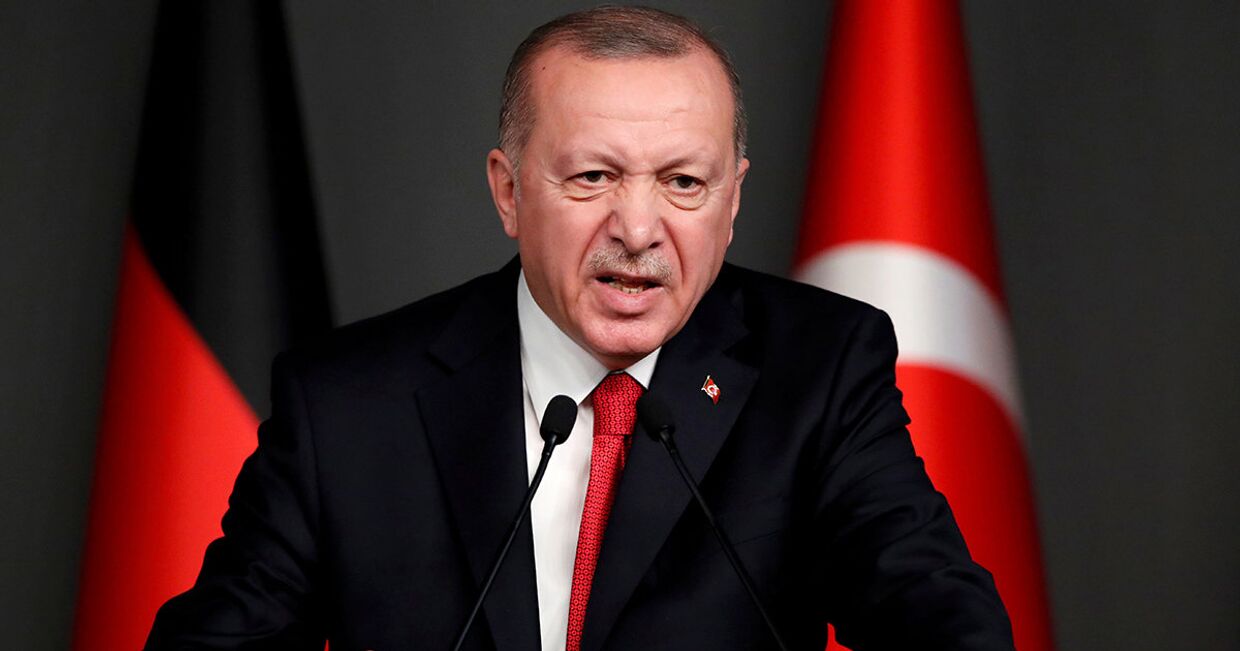 Президент Турции Тайип Эрдоган выступает в Стамбуле