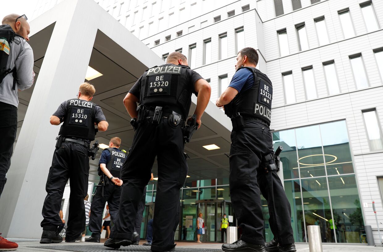22 августа 2020. Немецкая полиция у клиники «Шарите» в Берлине, куда доставили Алексея Навального