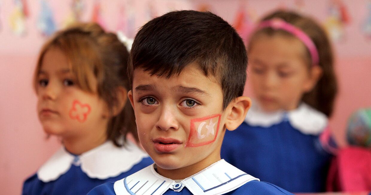 Турецкие школьники в начальной школе Кумхуриет в Стамбуле