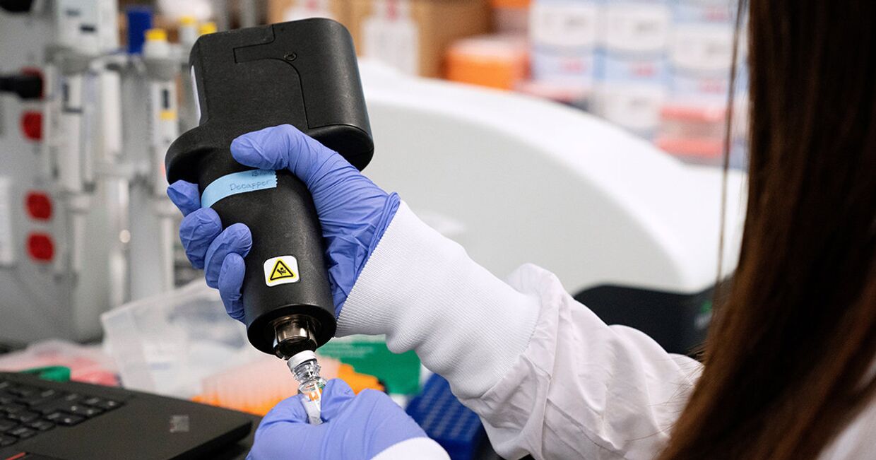 Создание вакцины против коронавируса в лаборатории в Сан-Диего, Калифорния