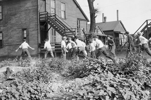 Участники расовых беспорядков в Чикаго в июле 1919 года Участники расовых беспорядков в Чикаго в июле 1919 года