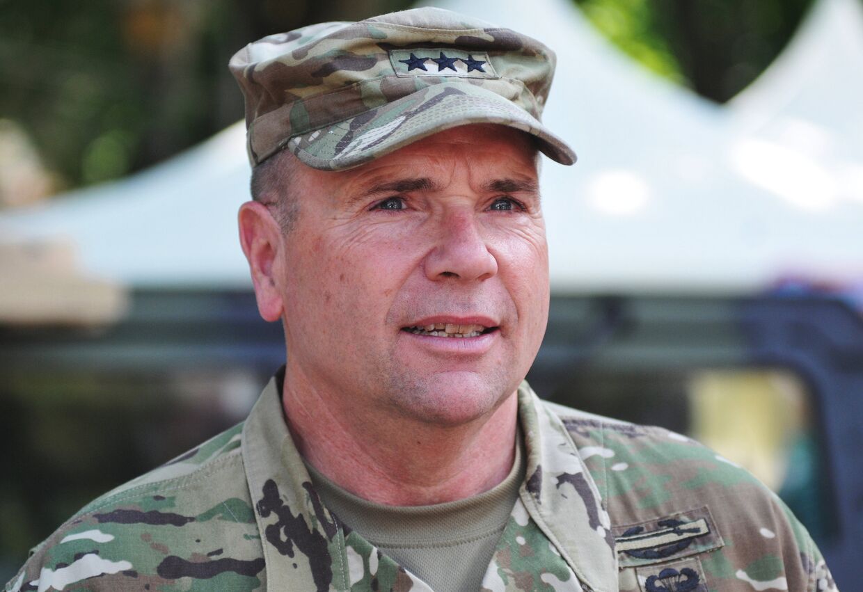 Командующий сухопутными войсками Вооруженных сил США в Европе генерал-лейтенант Фредерик Бен Ходжес