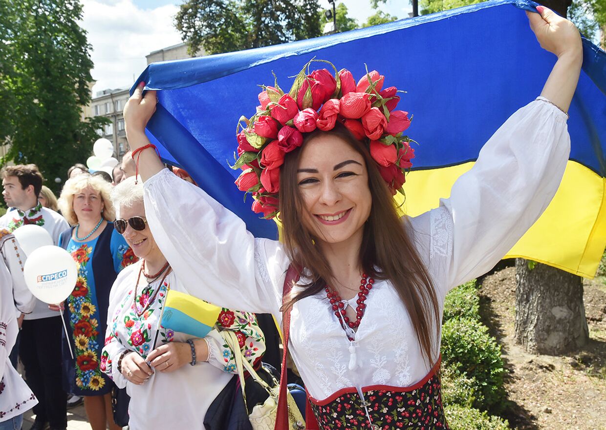 Участники марша вышиванок в Киеве