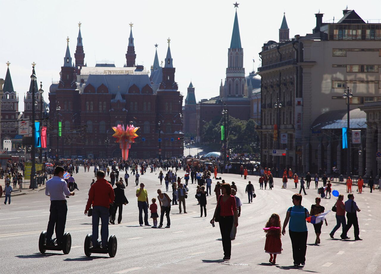 улицы москвы с людьми