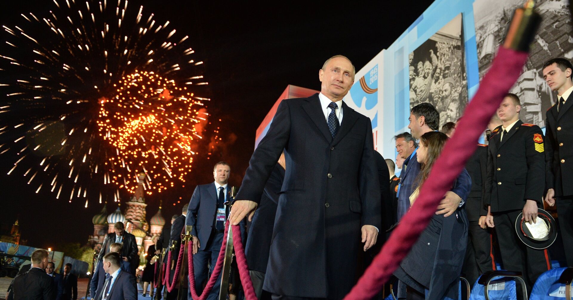 Президент РФ В.Путин посетил праздничный концерт, посвященный 70-летию Победы в ВОВ - ИноСМИ, 1920, 25.09.2020