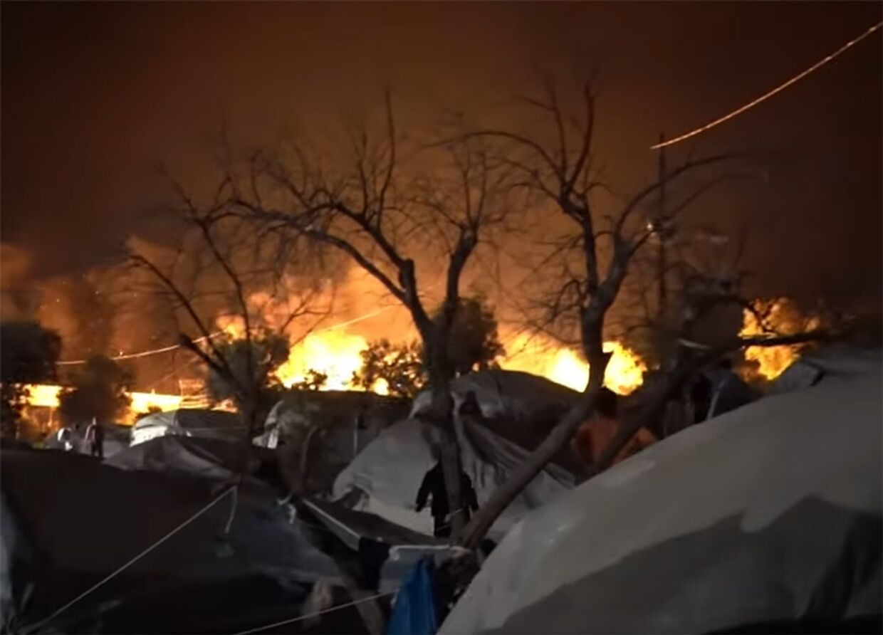 Пожар уничтожает греческий лагерь на Лесбосе
