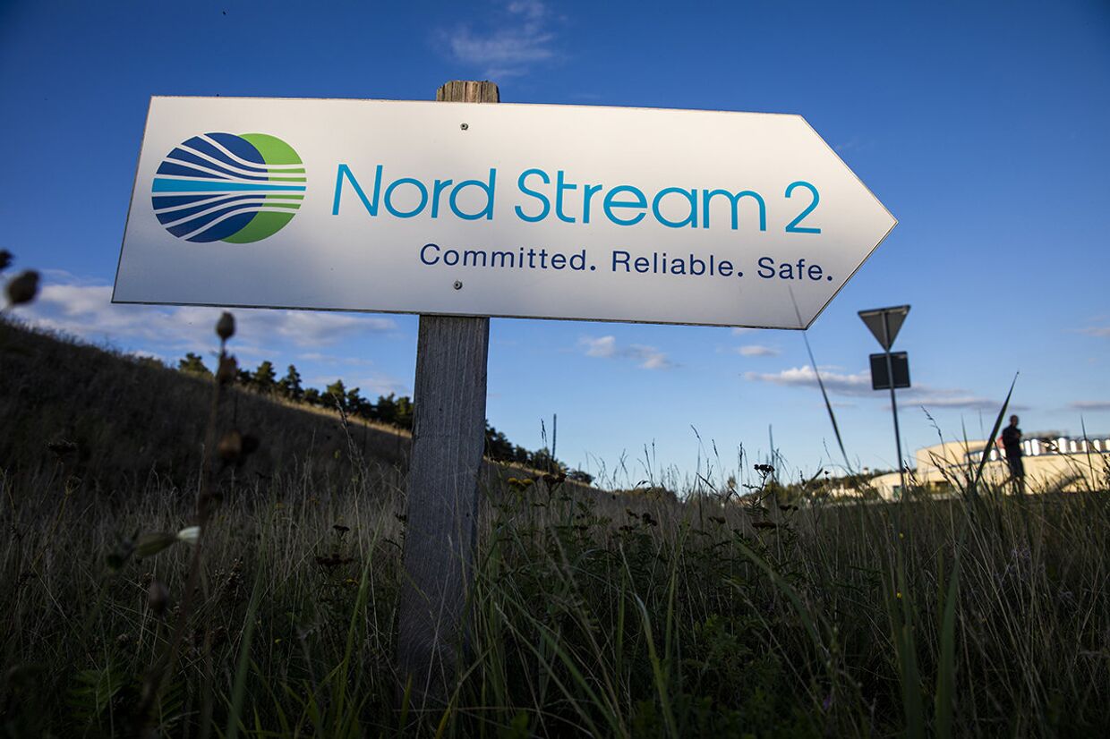 Указатель на Nord Stream 2 в Любмине, Германия