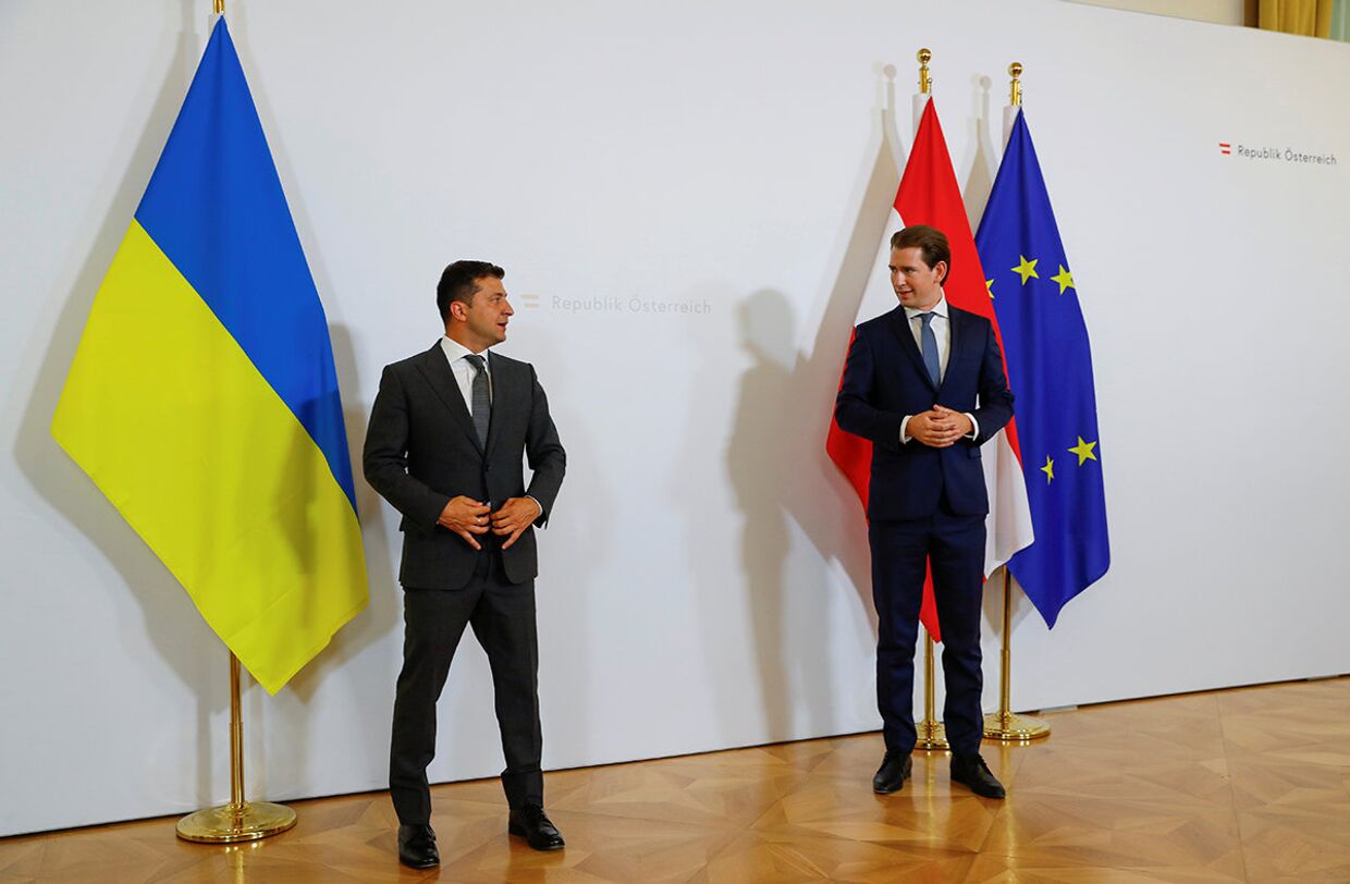 Канцлер Австрии Себастьян Курц и президент Украины Владимир Зеленский во время встречи в Вене