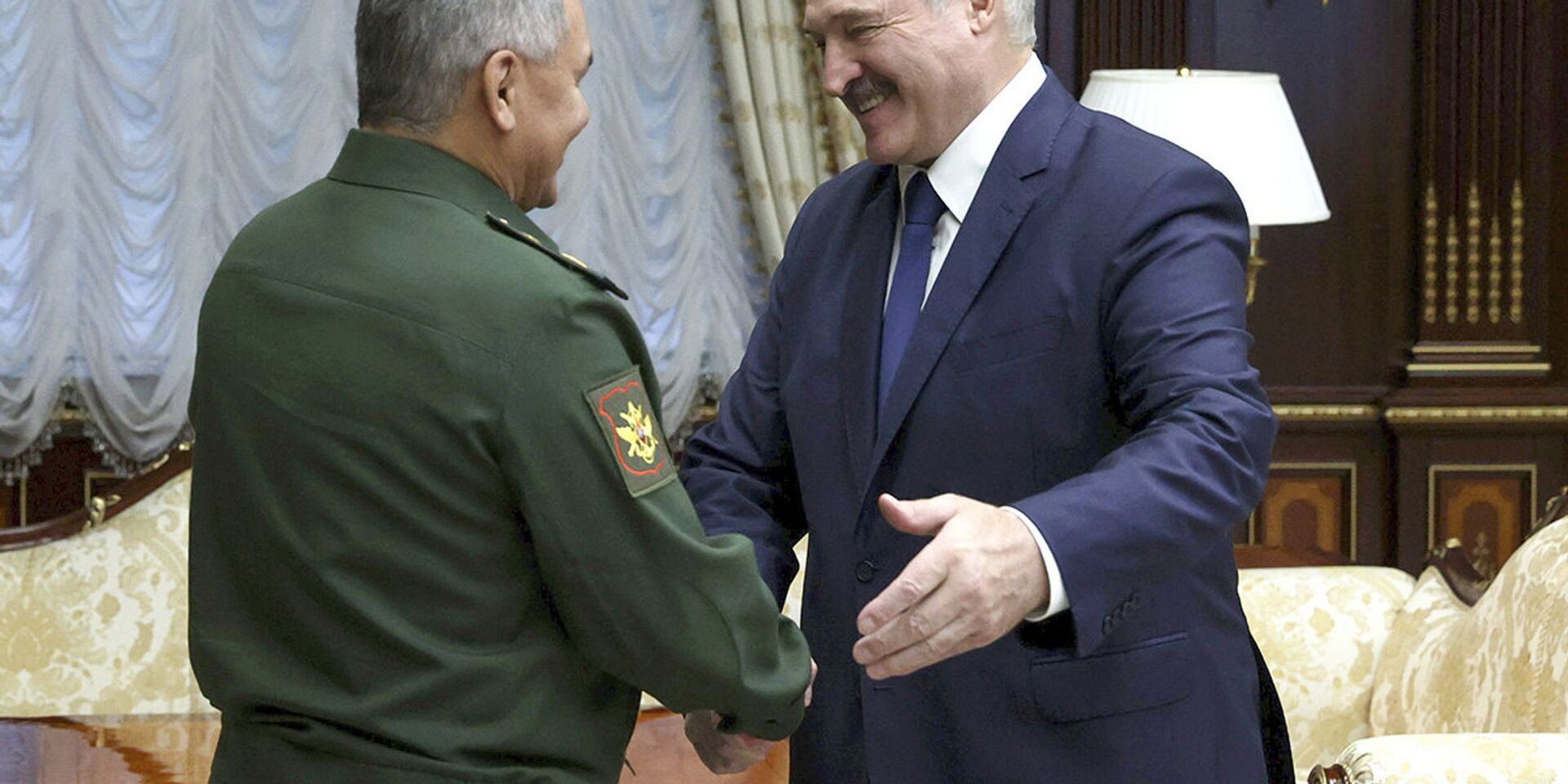 Президент Белоруссии Александр Лукашенко и министр обороны России Сергей Шойгу - ИноСМИ, 1920, 23.10.2020
