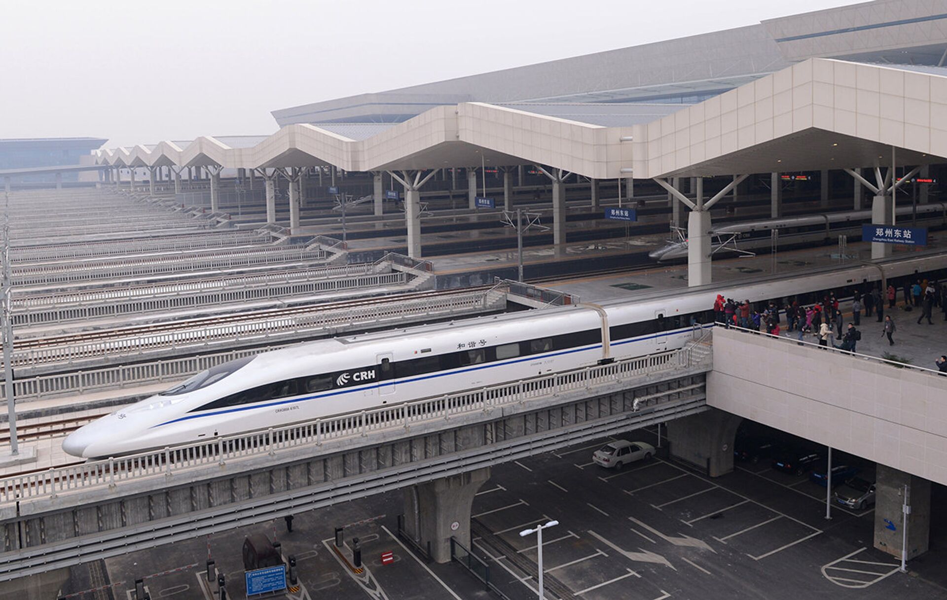 Cкоростной поезд отправляется в Пекин с железнодорожного вокзала Чжэнчжоу - ИноСМИ, 1920, 18.09.2020