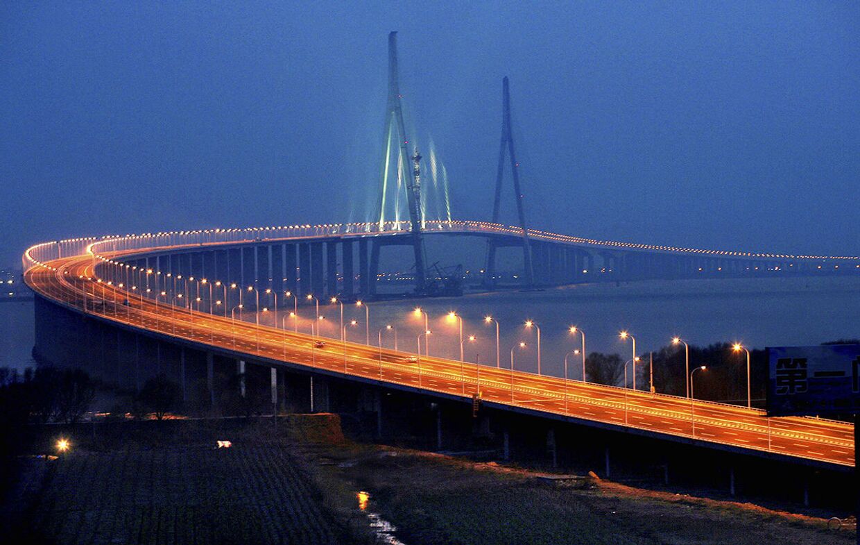 Мост Сутун через реку Янцзы в Китае