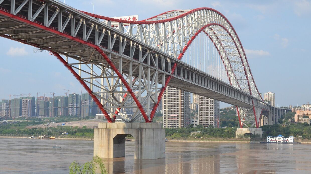 Мост Чаотяньмэнь через реку Янцзы в Чунцин