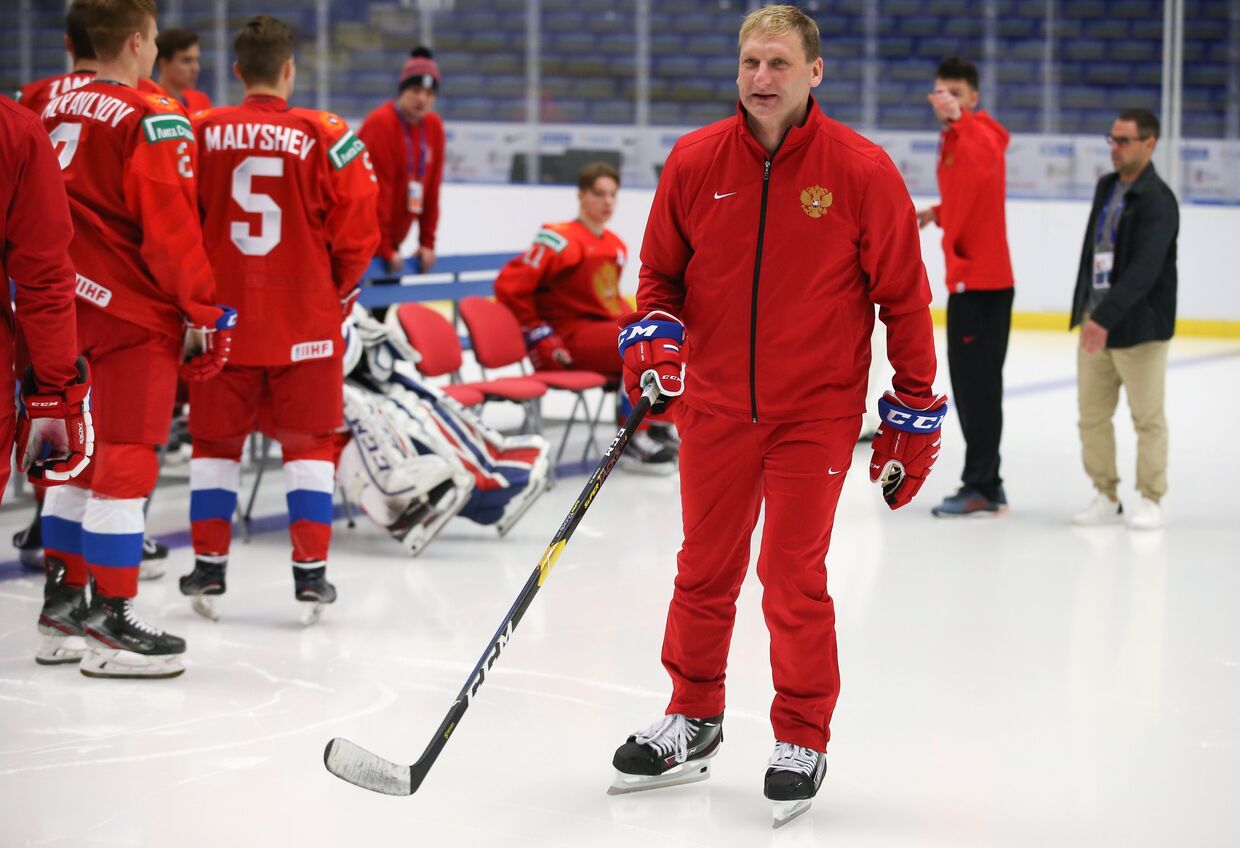 Тренер вратарей Николай Хабибулин на 44 молодежном чемпионате мира по хоккею 2020