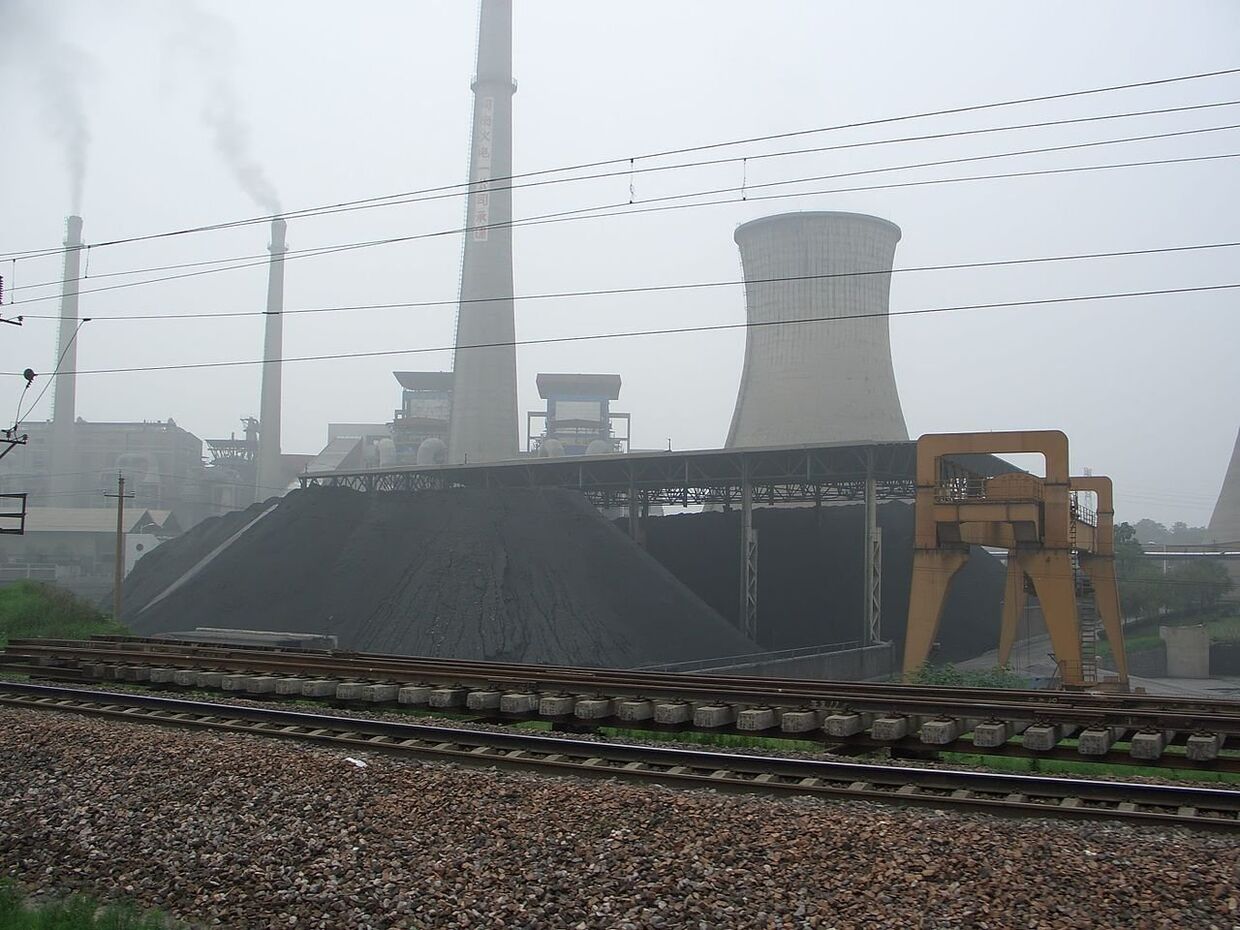 Действующая электростанция в Китае, 2005 год.