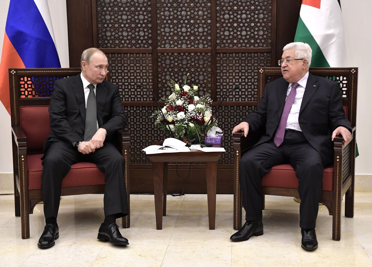 Президент РФ Владимир Путин и президент Государства Палестина Махмуд Аббас во время встречи в Вифлееме 23 января 2020 года
