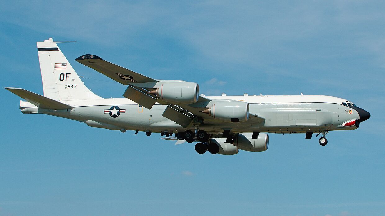 Самолет радиолокационной разведки RC-135U