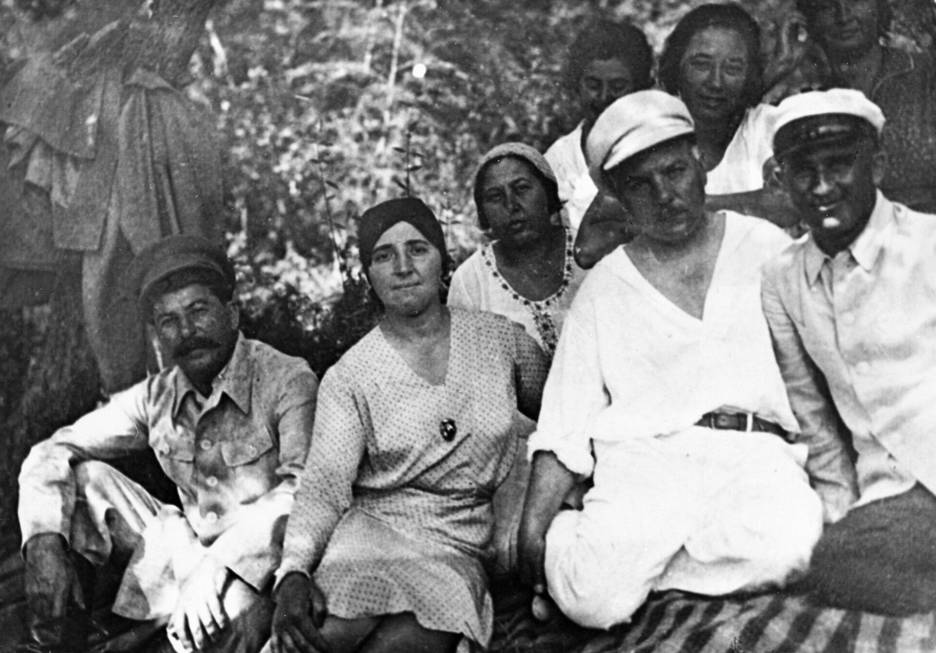 Иосиф Сталин с женой Надеждой Аллилуевой - ИноСМИ, 1920, 26.09.2020