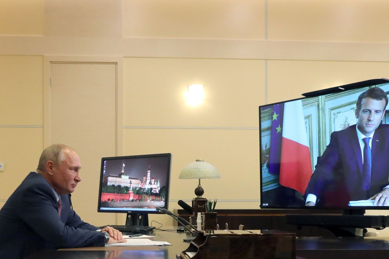Встреча президента РФ В. Путина с президентом Франции Э. Макроном