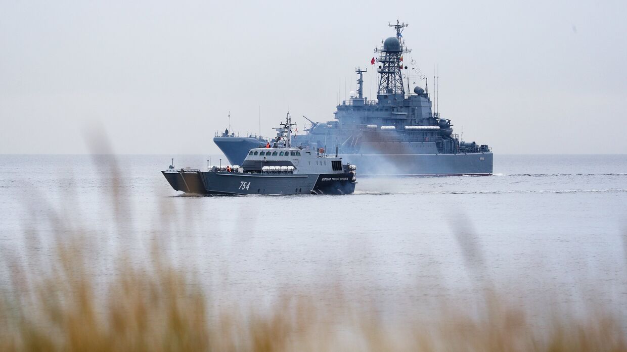 Учения Балтийского флота по высадке морского десанта на необорудованное побережье
