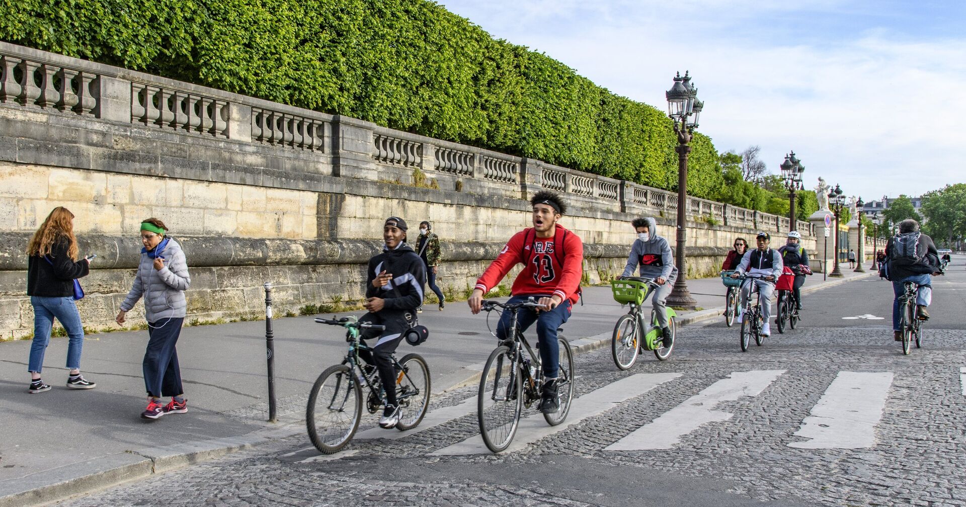 Велосипедисты на площади Согласия в Париже - ИноСМИ, 1920, 25.09.2020