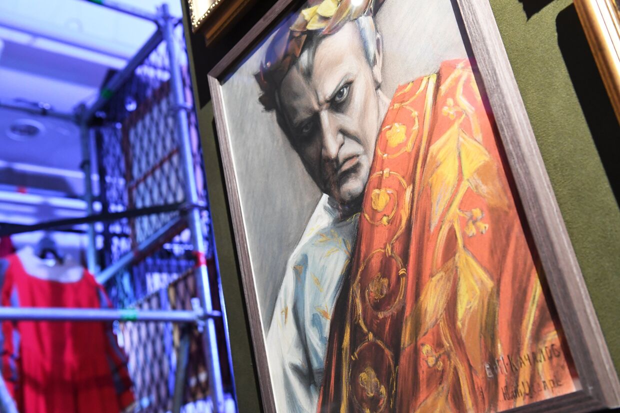 Портрет артиста Василия Качалова в образе Юлия Цезаря на выставке Театр.RUS в Москве