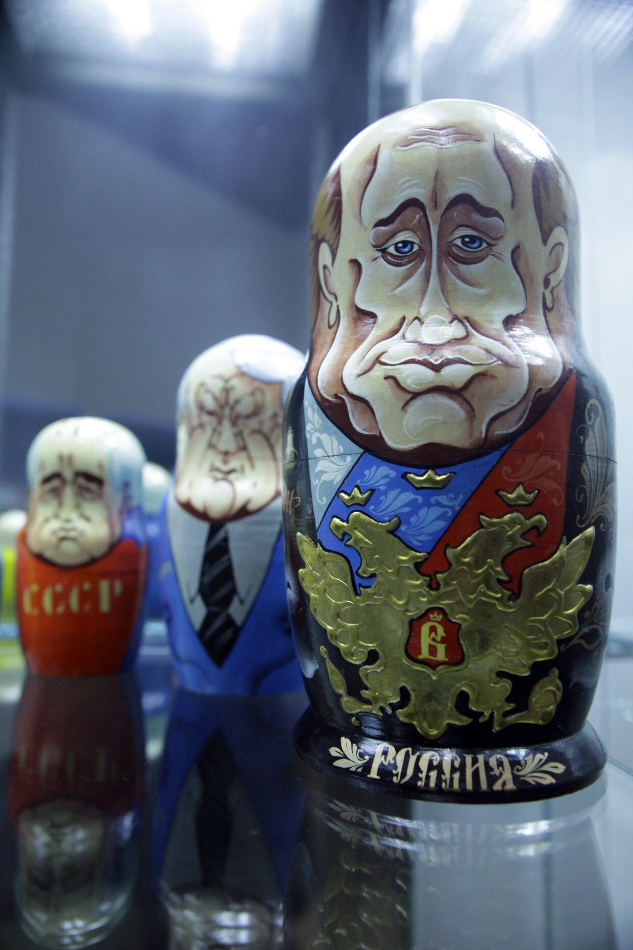 Матрешки, изображающие Путина, Ельцина и Горбачева