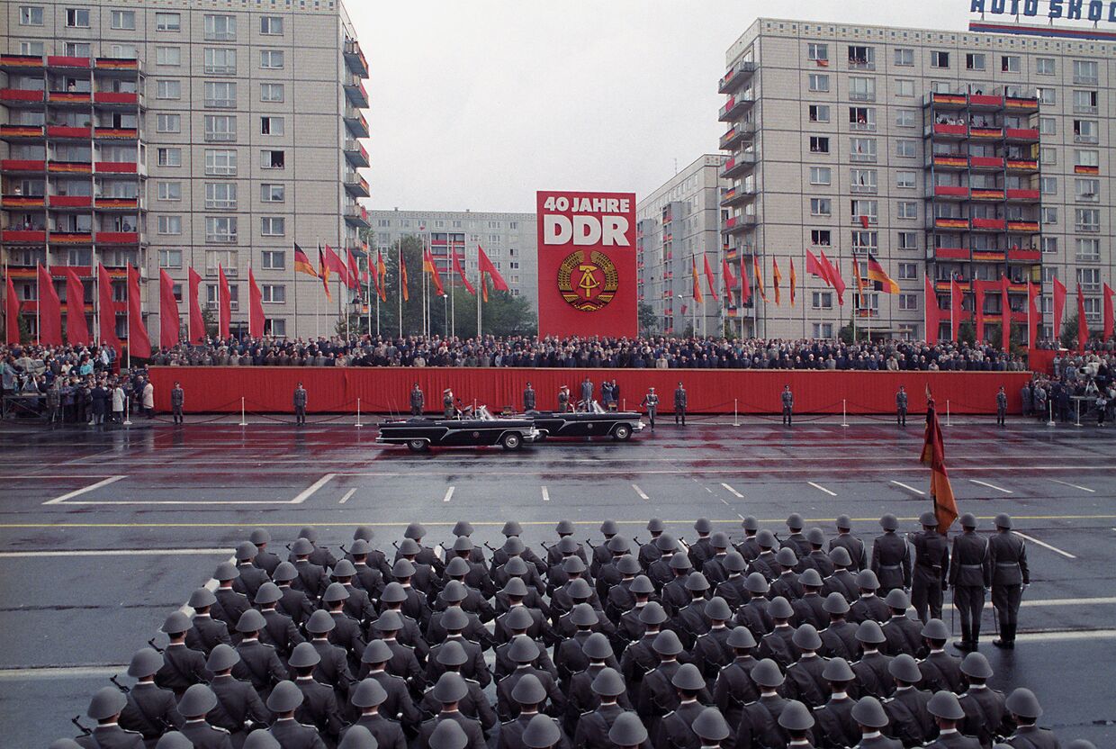 Военный парад в честь 40-летия образования Германской Демократической Республики