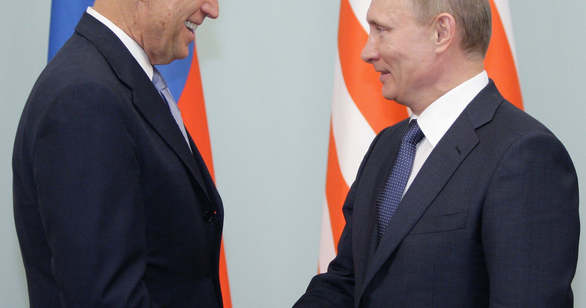 Встреча Владимира Путина с Джозефом Байденом в Москве 10 марта 2011 года - ИноСМИ, 1920, 09.11.2020
