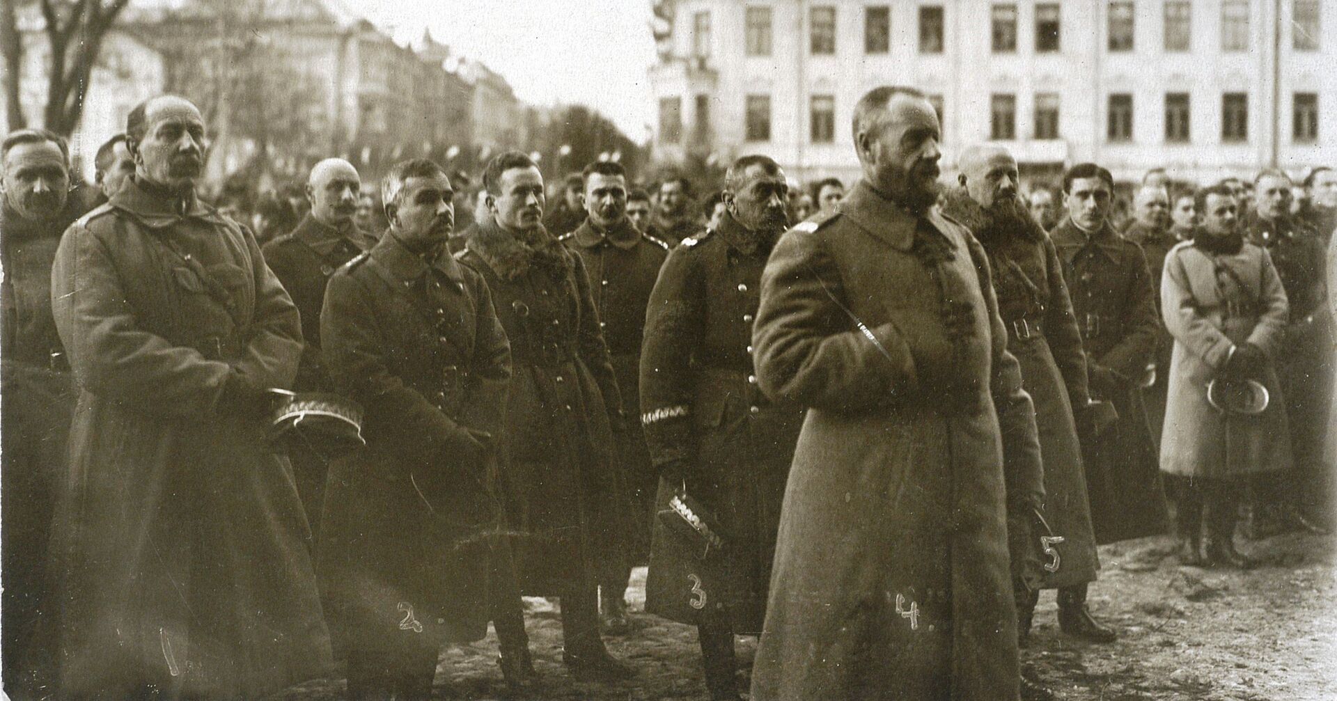 Генерал Люциан Желиговский со своим штабом во время мессы перед вильнюсским собором после взятия города в октябре 1920 года - ИноСМИ, 1920, 14.10.2020